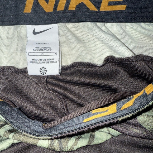 Nike Dri Fit Charcoal and Camouflage Trim Shorts Large - Picture 5 of 5